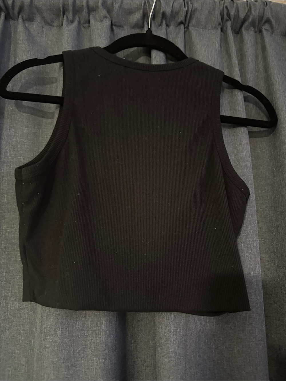 White Fox Ribbed Cropped Tank Top
Size Medium - Picture 2 of 3